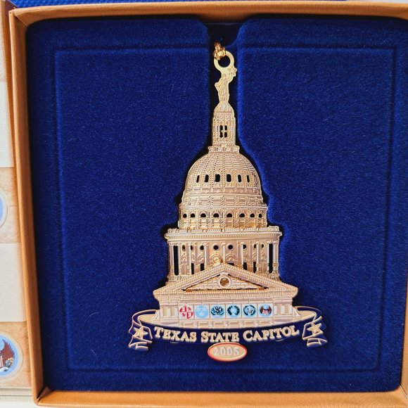 2005 TEXAS CAPITOL ORNAMENT – Texas State Capitol - Box & Pamphlet - Picture 2 of 8